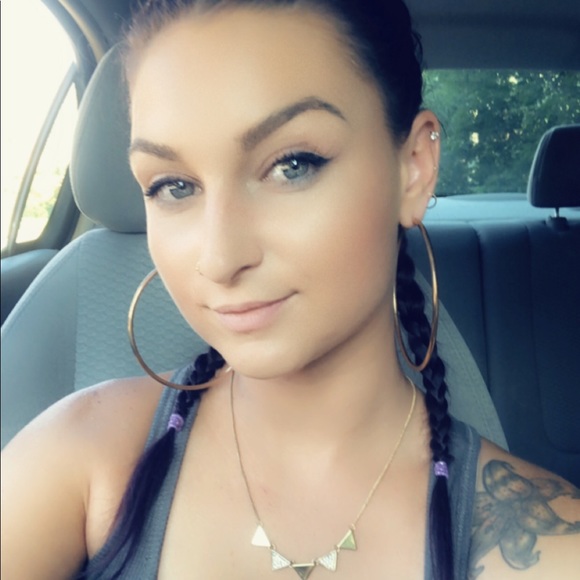 Meet your Posher, Danielle - Picture 1 of 1